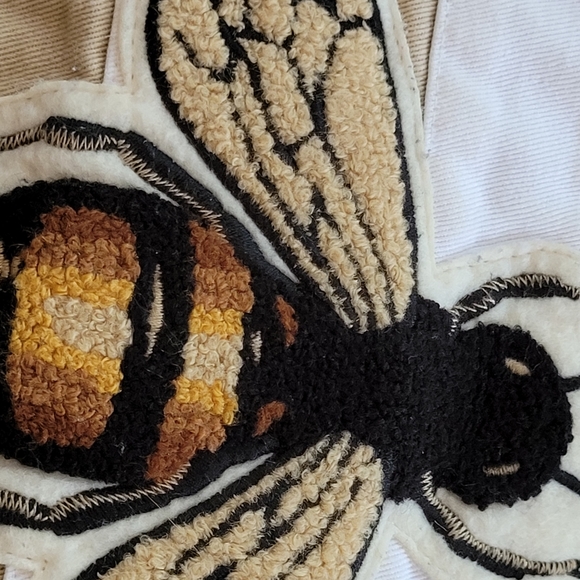 Gorgeous Gucci Tan Canvas Shorts with Bee Applique - Picture 11 of 11